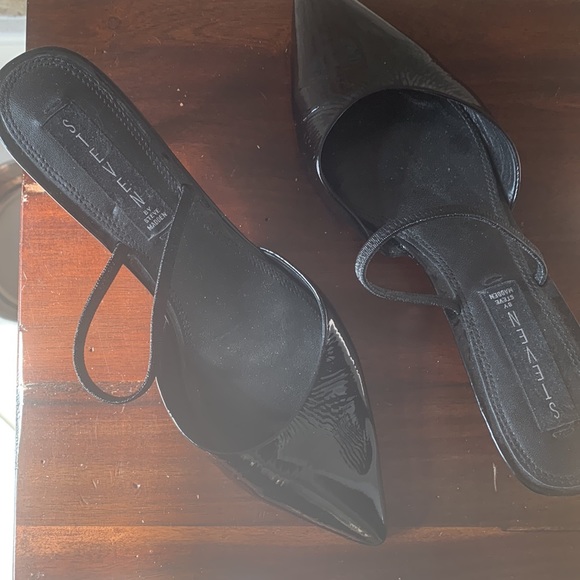 COPY - Black slide on shoes - Picture 2 of 3